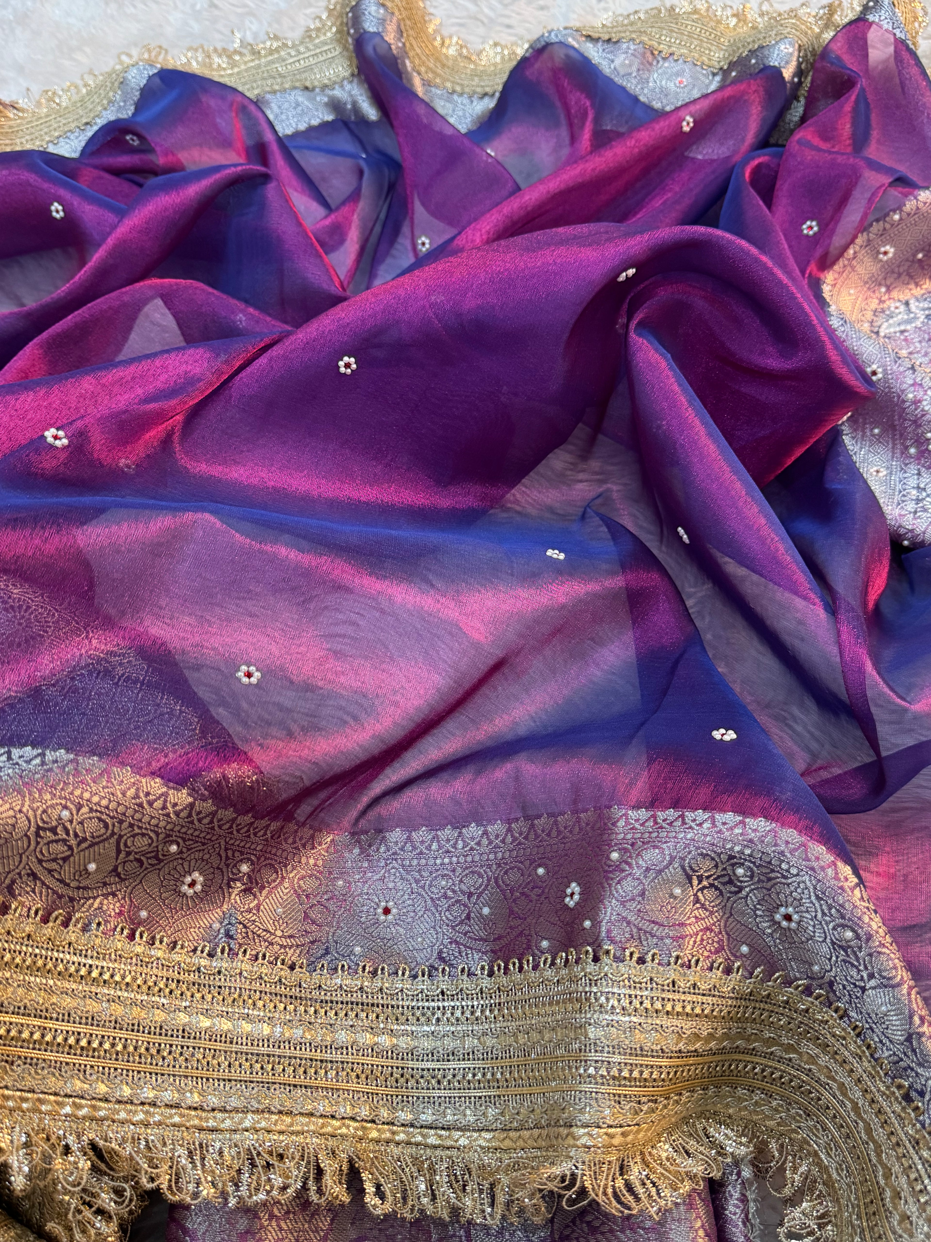LUXURIOUS BAIGANI DUAL SHADE SOFT TISSUE SILK SAREE HAND STONE WORK WITH LACE ATTACHED