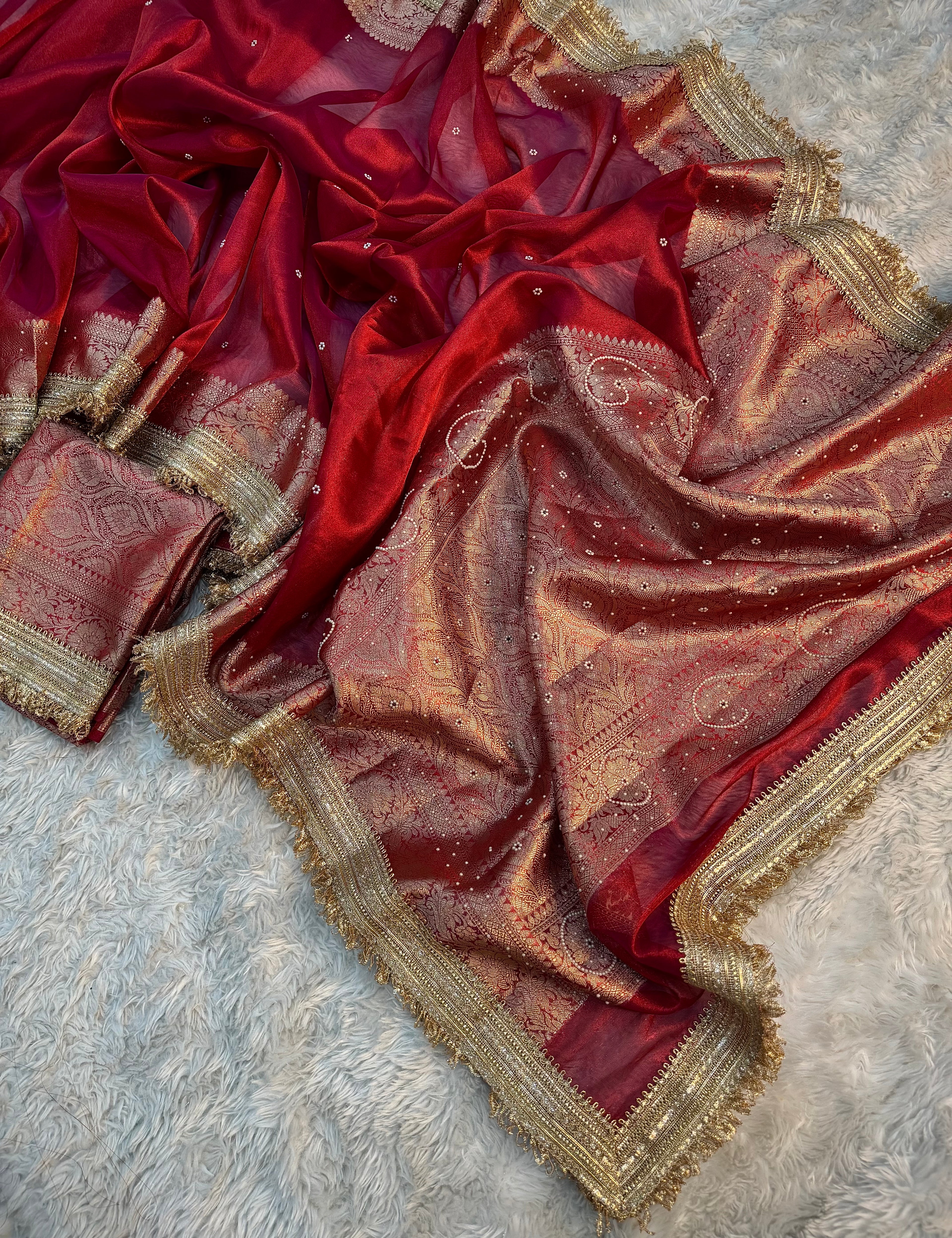 𑁍 PREMIUM BRIDAL RED SHADE SOFT TISSUE SILK SAREE HAND STONE WORK WITH LACE ATTACHED