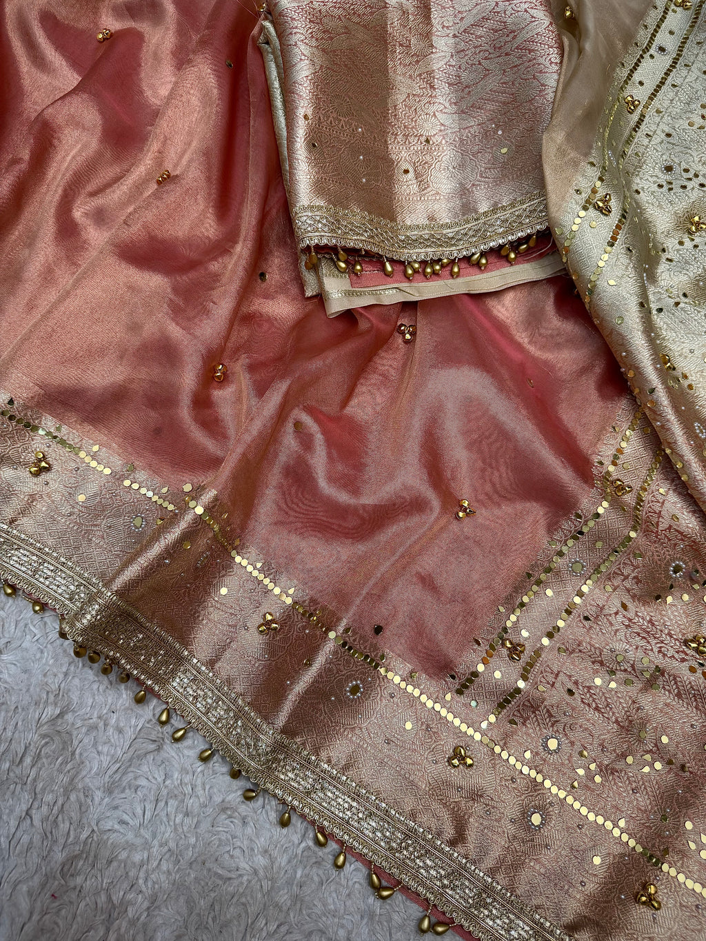 PREMIUM IVORY AND PEACH DUAL SHADE SOFT BANARASI TISSUE SILK GHUNGROO AND MIRROR WORK SAREE