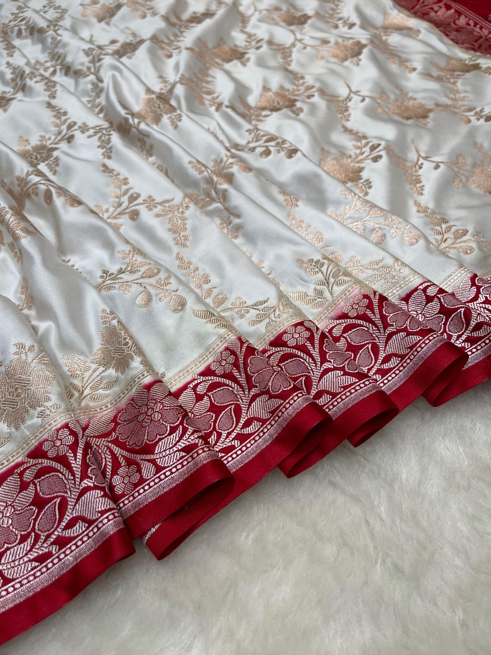 PREMIUM WHITE AND RED SHADE SATIN MASHRU KATAN SILK SAREE
