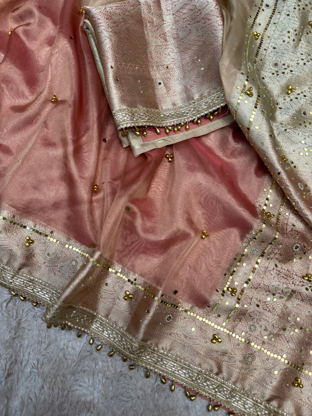 PREMIUM IVORY AND PEACH DUAL SHADE SOFT BANARASI TISSUE SILK GHUNGROO AND MIRROR WORK SAREE