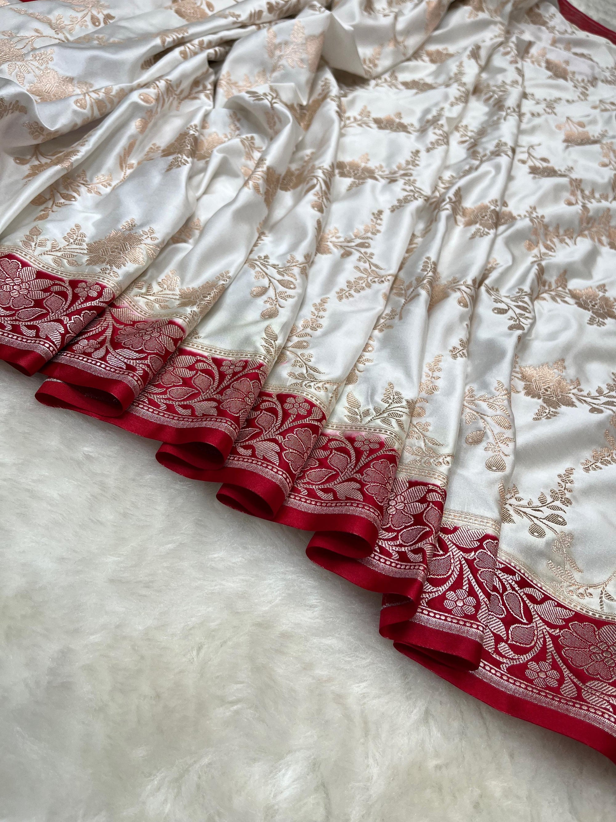 PREMIUM WHITE AND RED SHADE SATIN MASHRU KATAN SILK SAREE