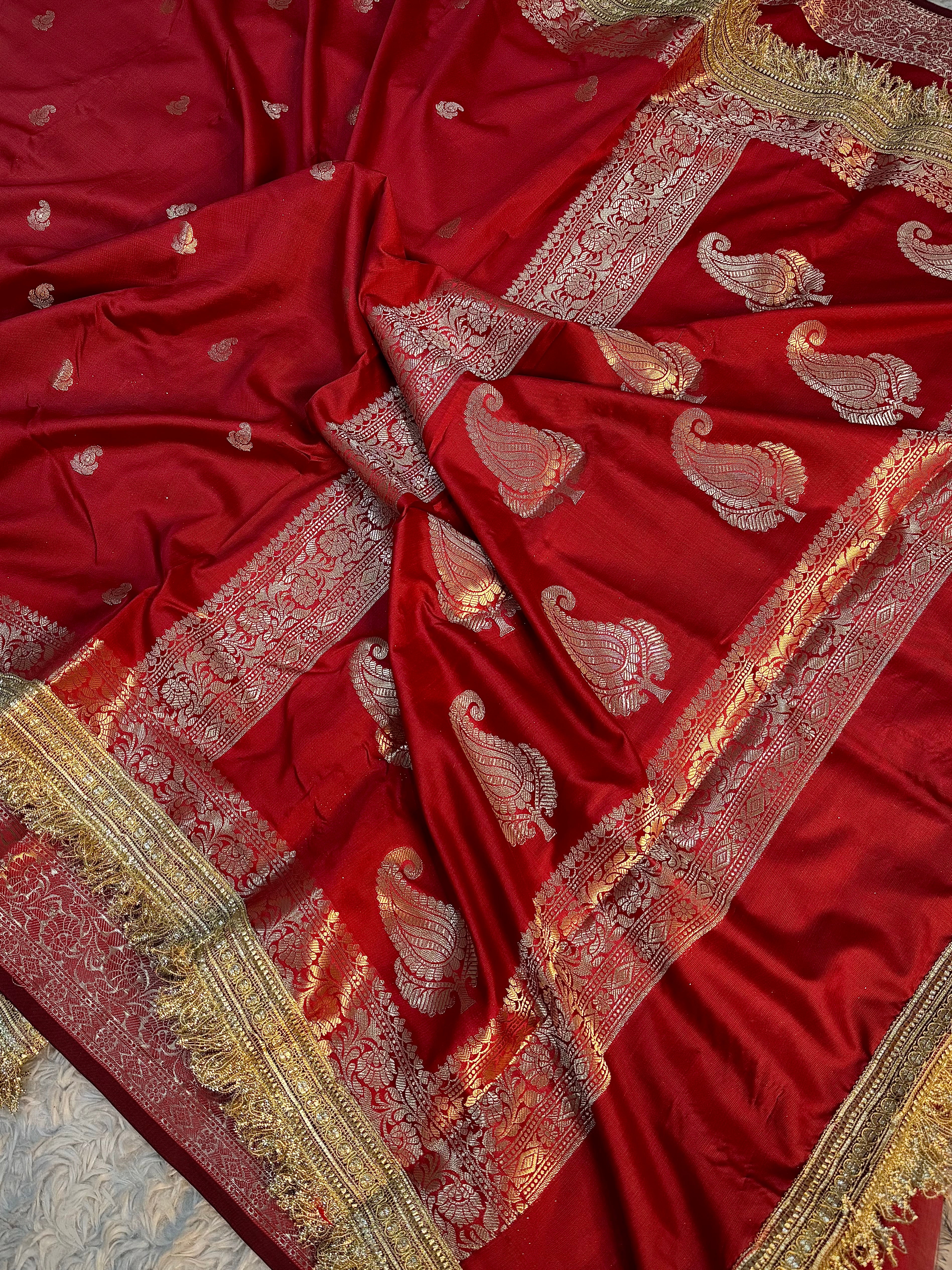 PREMIUM RED SHADE BANARASI SOFT SILK SAREE WITH LACE ATTACHED