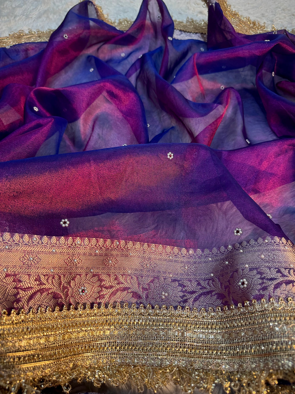 LUXURIOUS BAIGANI DUAL SHADE SOFT TISSUE SILK SAREE HAND STONE WORK WITH LACE ATTACHED