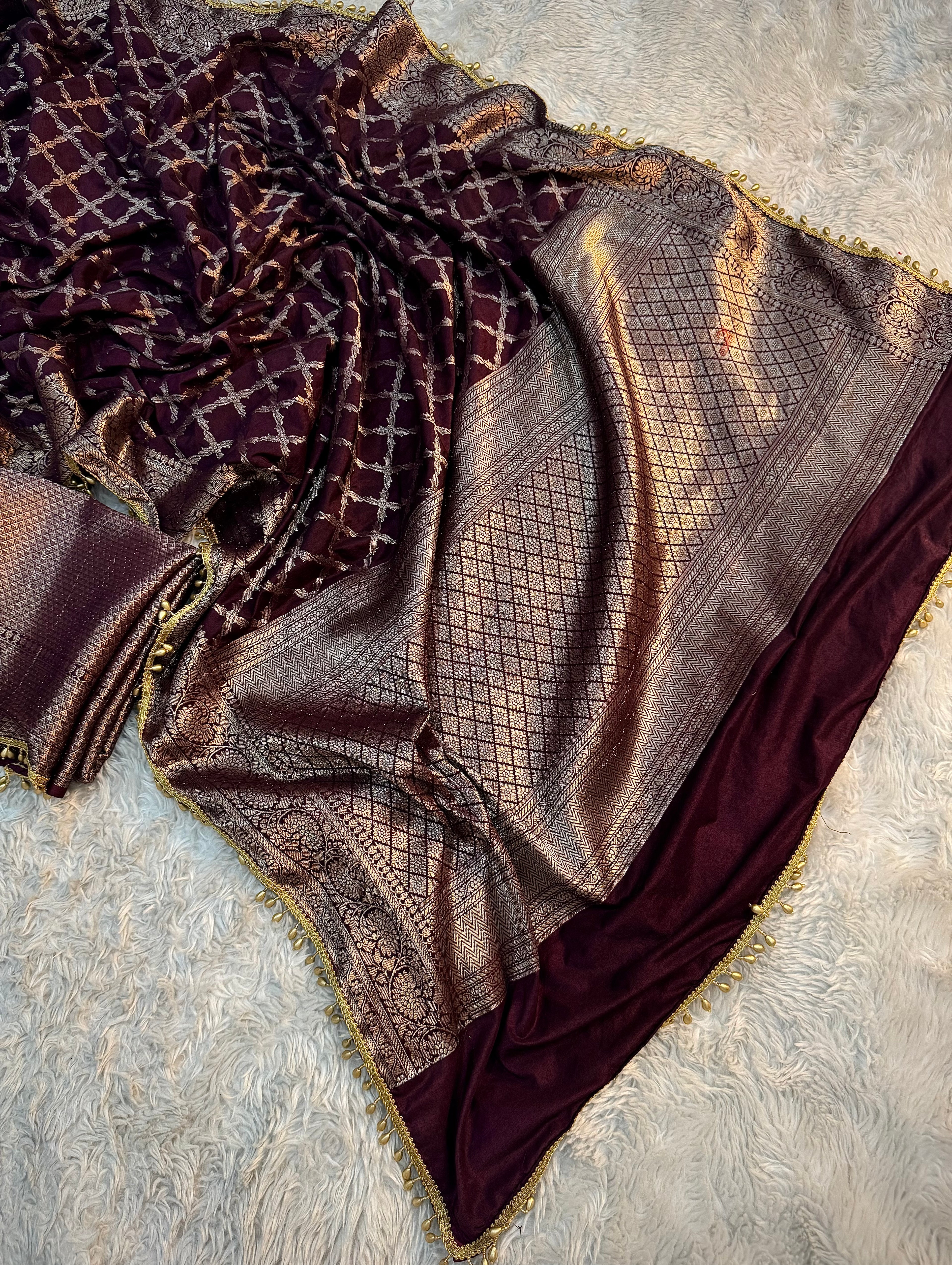 PREMIUM WINE SHADE GEORGETTE KATAN SILK SAREE WITH LACE ATTACHED