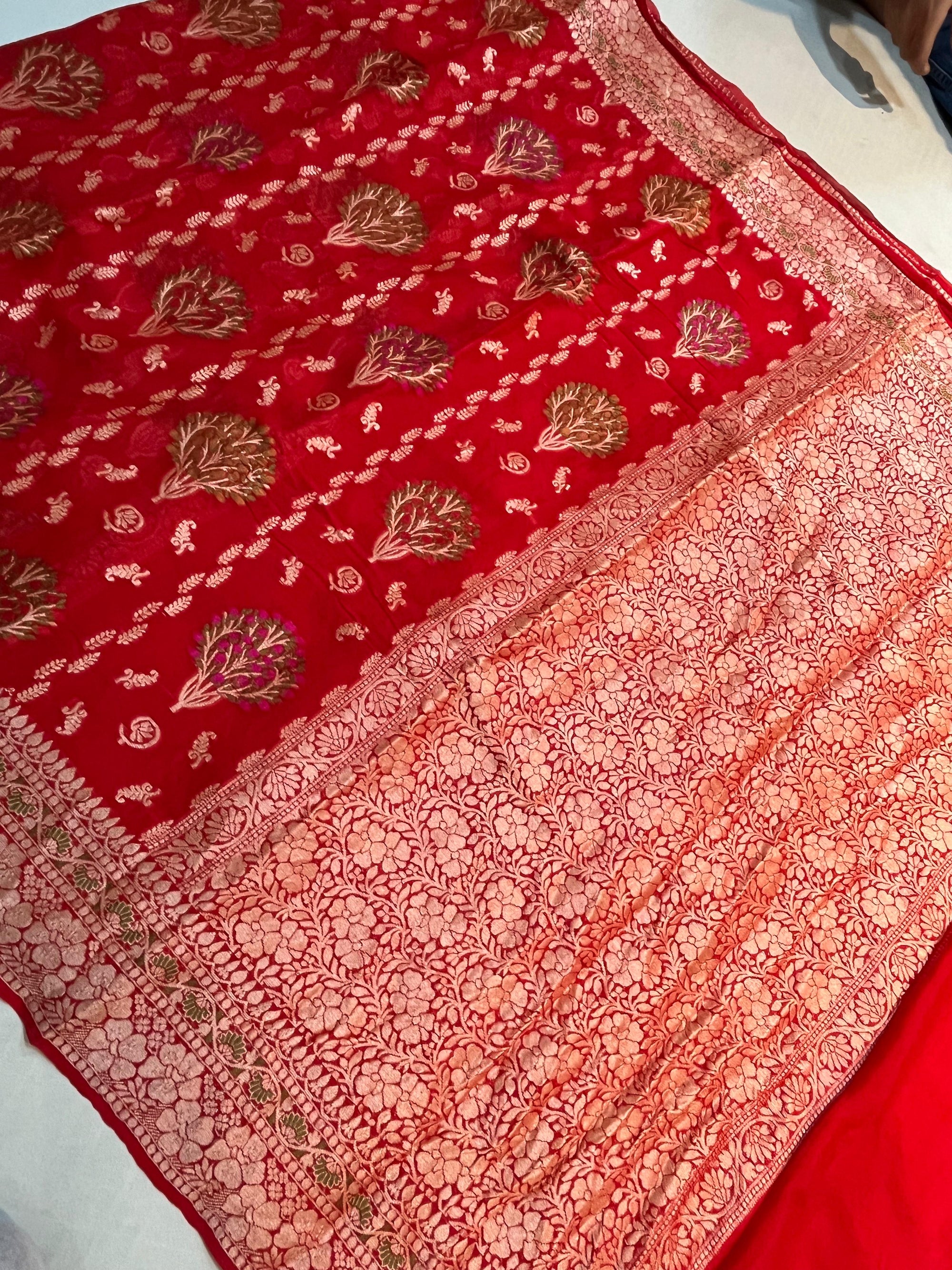 PREMIUM BRIDAL SHADE PURE KHADDI GEORGETTE SILK SAREE WITH BEAUTIFUL HAND-BRUSH