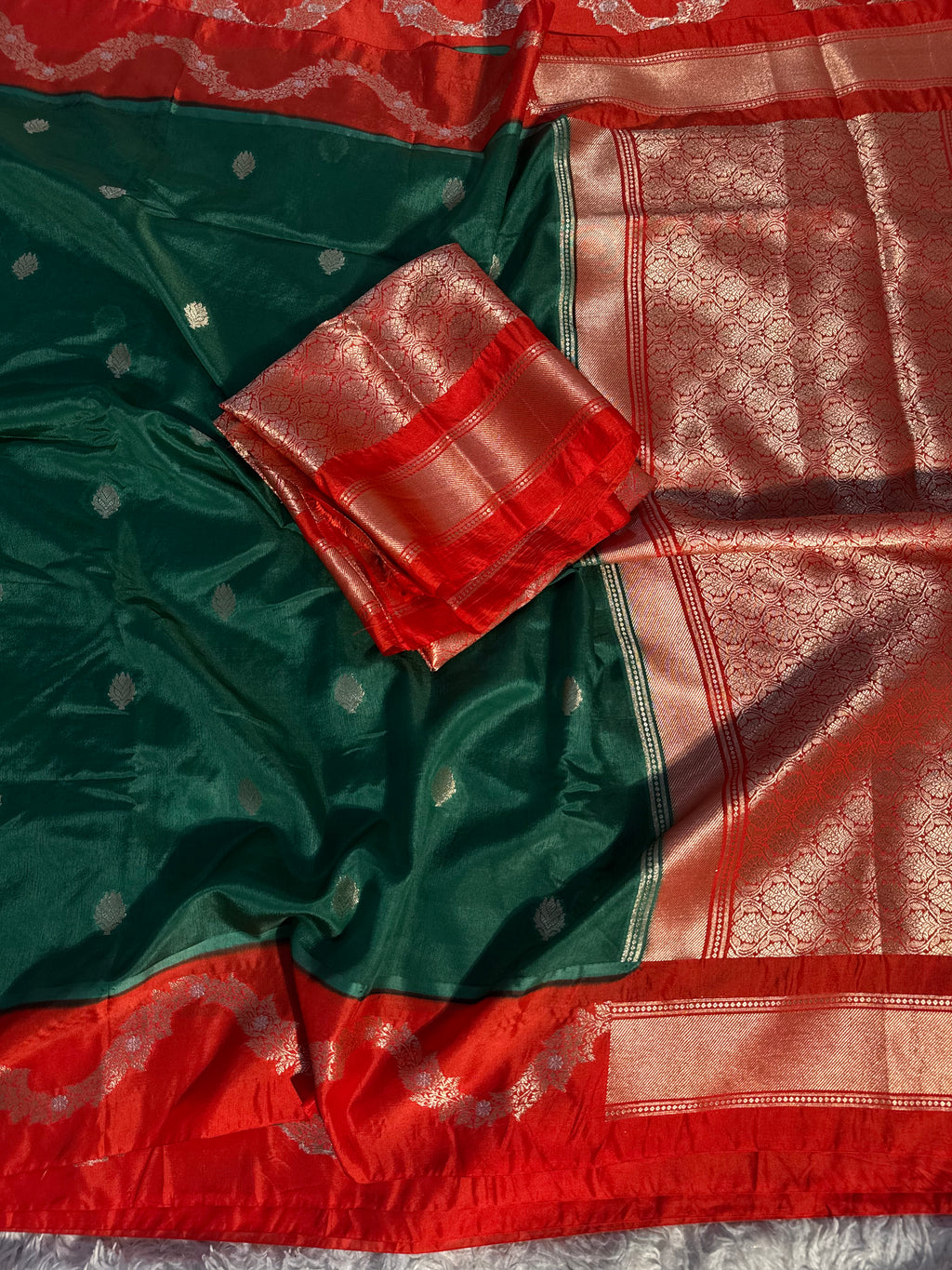 PREMIUM BOTTLE GREEN AND RED SHADE VISCOSE SILK SAREE