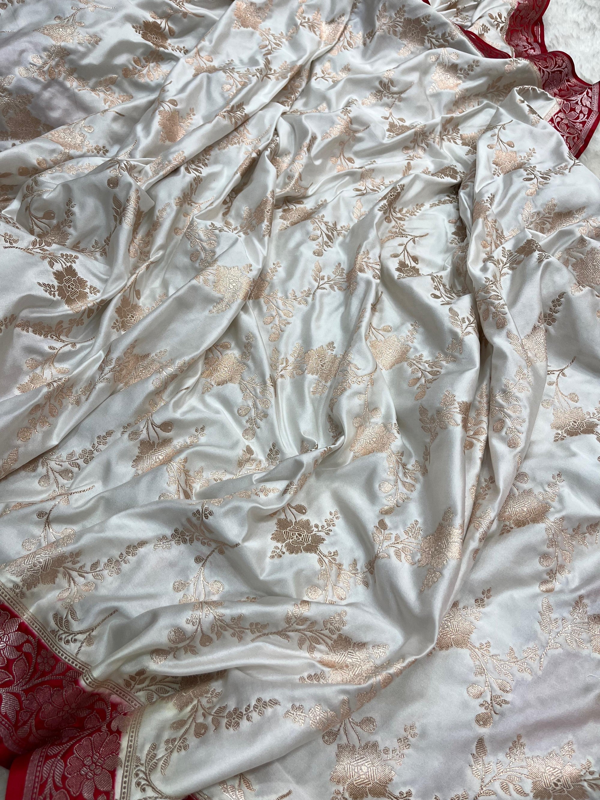 PREMIUM WHITE AND RED SHADE SATIN MASHRU KATAN SILK SAREE