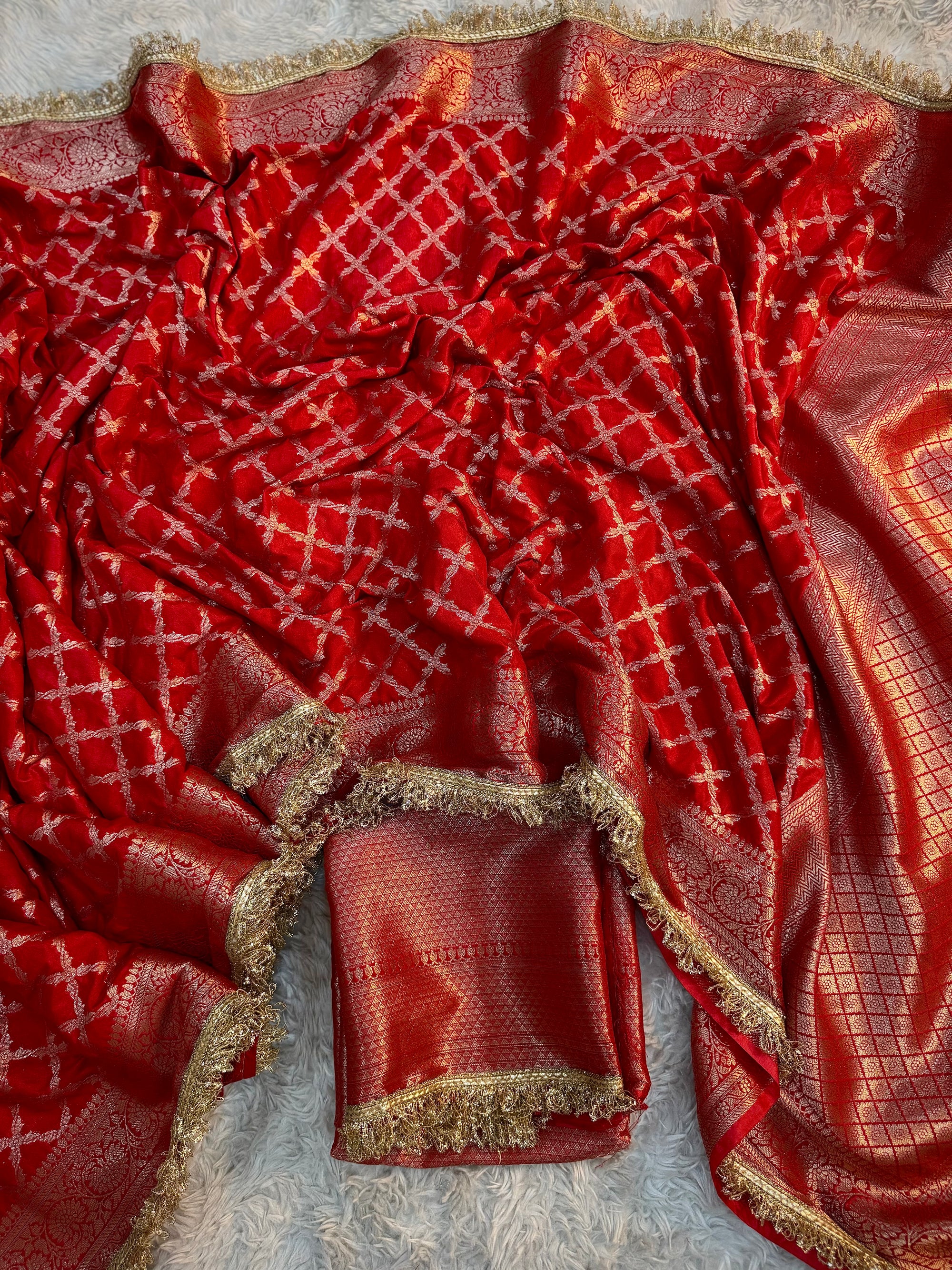 𑁍 करवा चौथ 𑁍 SPECIAL RED SHADE GEORGETTE KATAN SILK SAREE WITH LACE ATTACHED