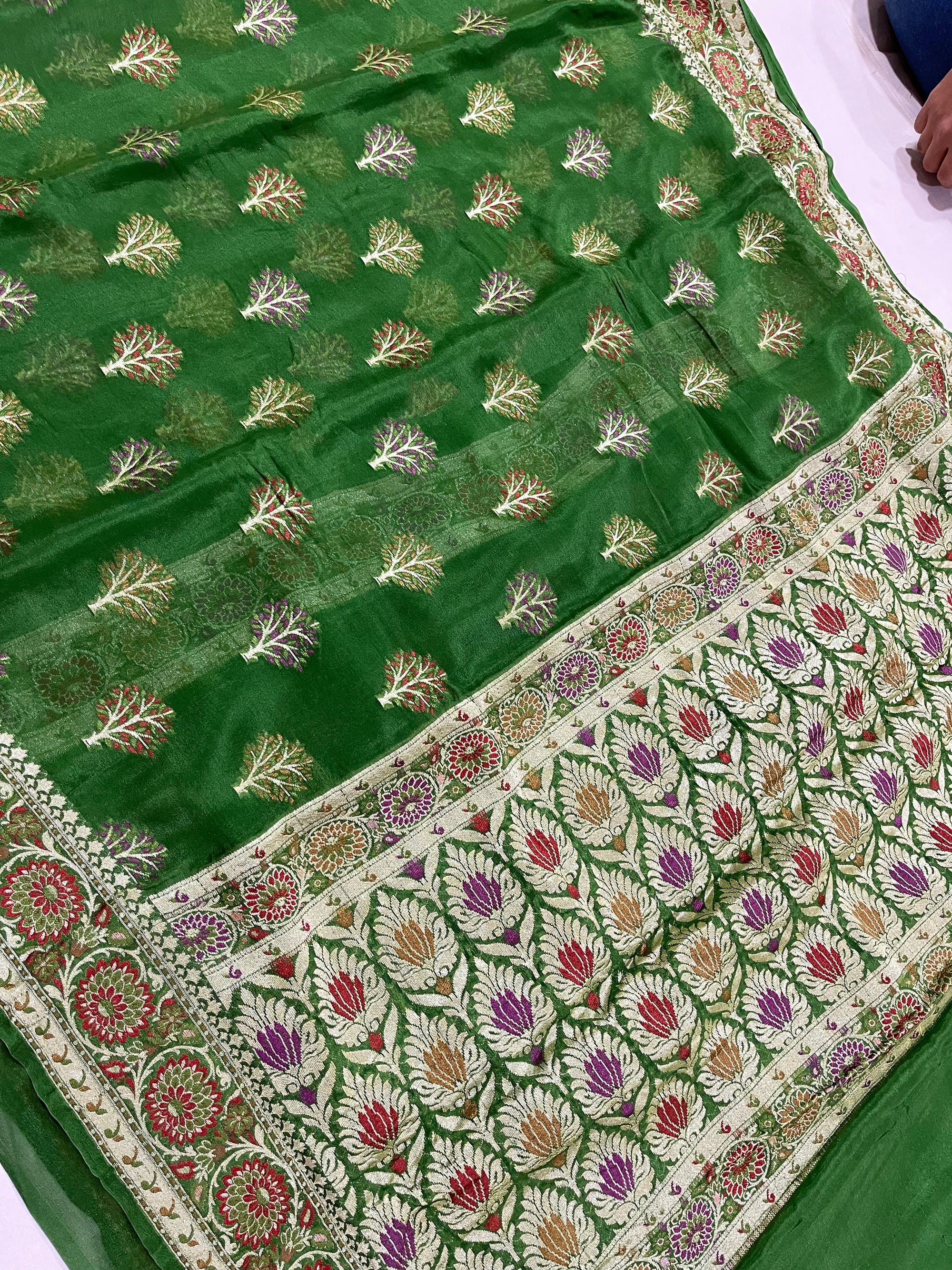 PREMIUM EMERALD GREEN SHADE PURE KHADDI GEORGETTE SILK SAREE WITH BEAUTIFUL HAND-BRUSH