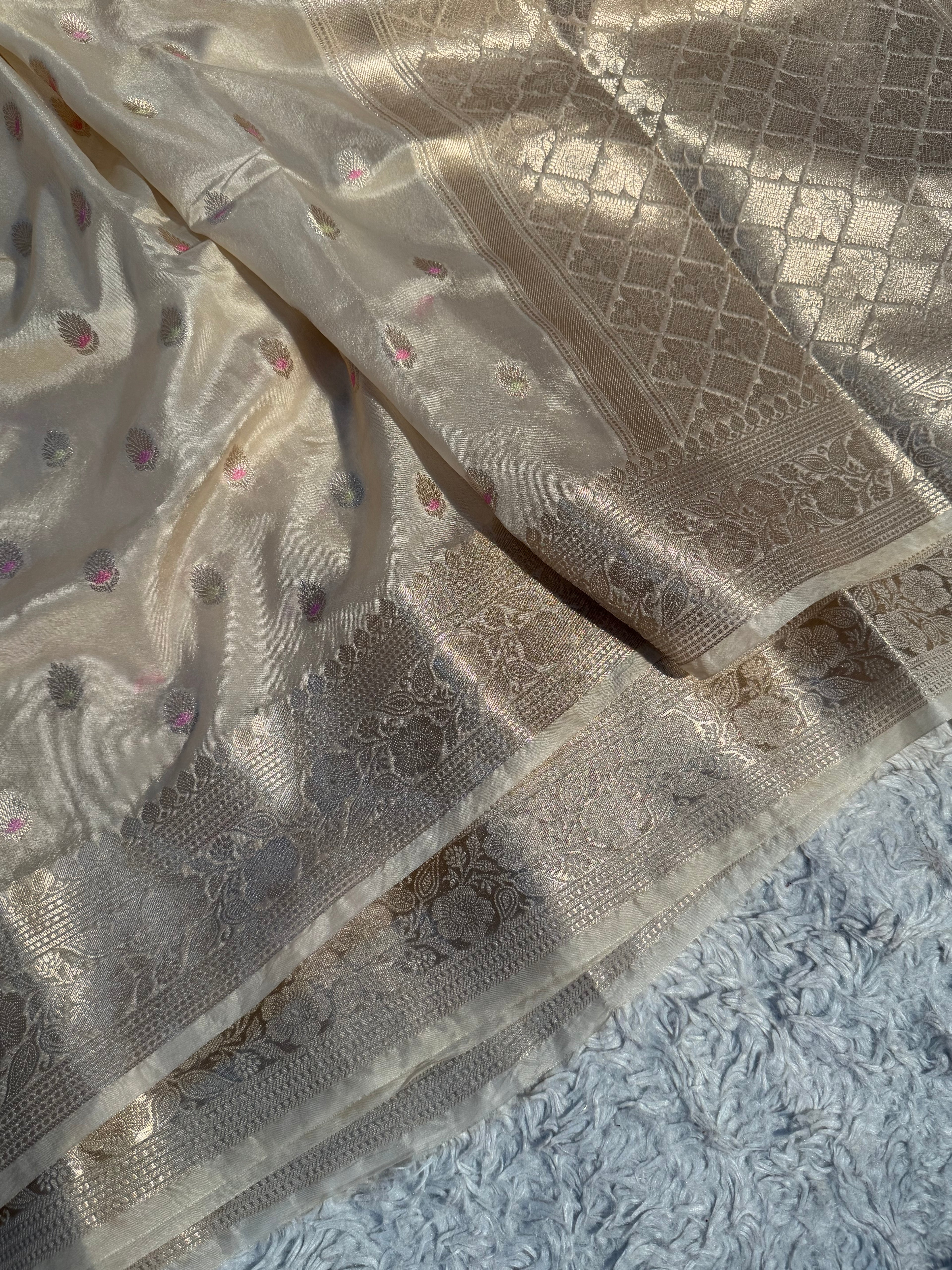 PREMIUM VISCOSE SAREE WITH SATIN BORDER & SMALL BOOTI DESIGN