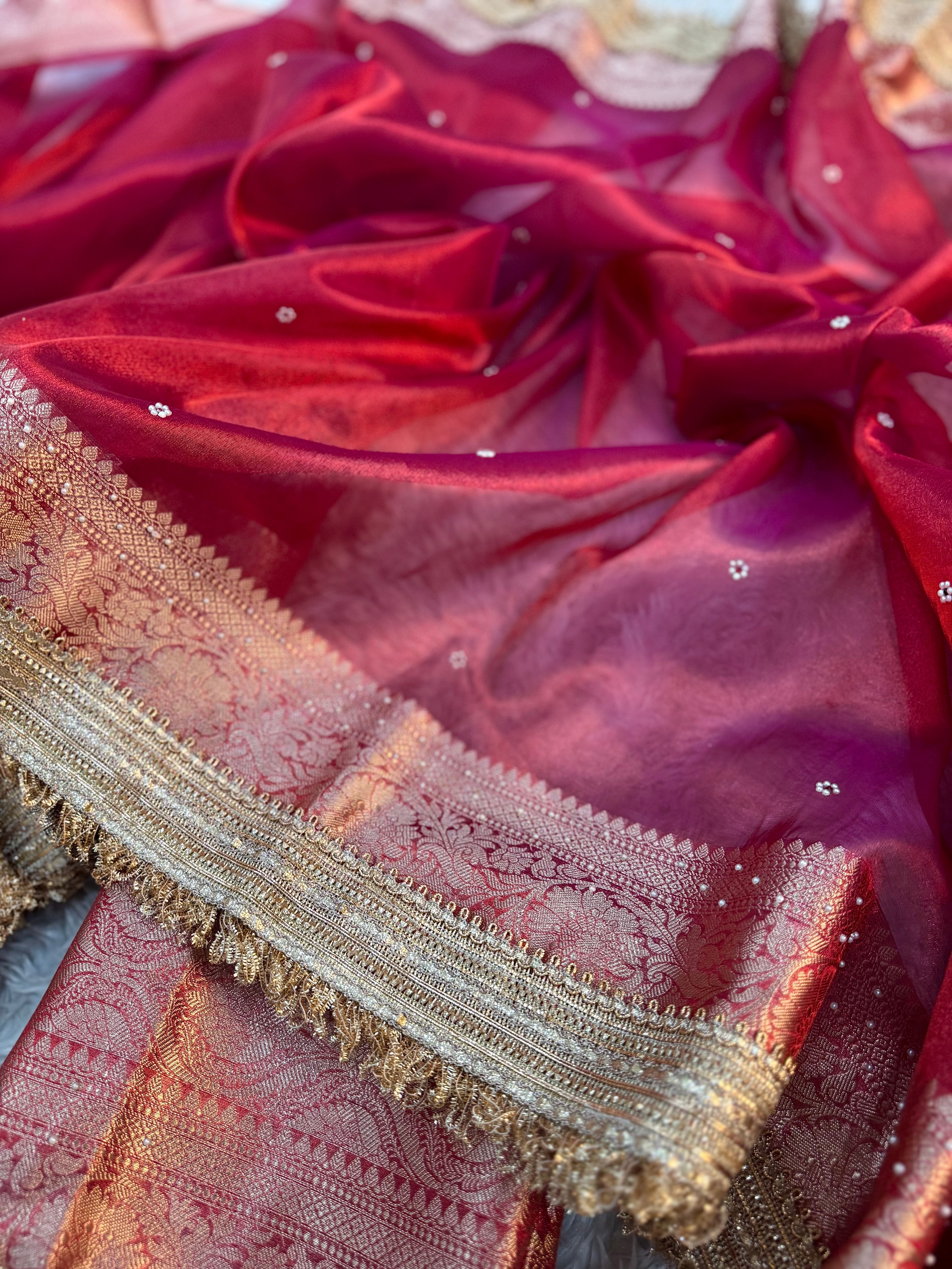 𑁍 PREMIUM BRIDAL RED SHADE SOFT TISSUE SILK SAREE HAND STONE WORK WITH LACE ATTACHED