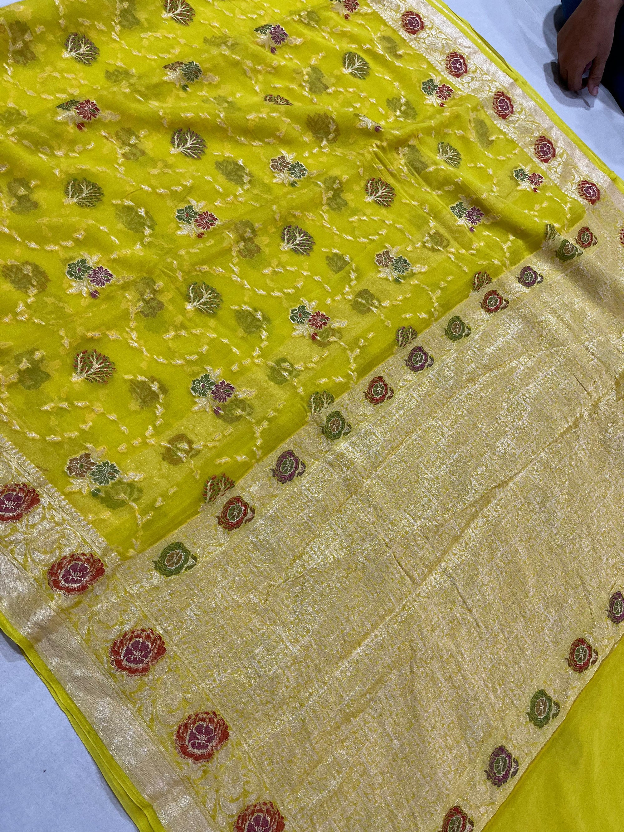 PREMIUM LEMON YELLOW SHADE PURE KHADDI GEORGETTE SILK SAREE WITH BEAUTIFUL HAND-BRUSH