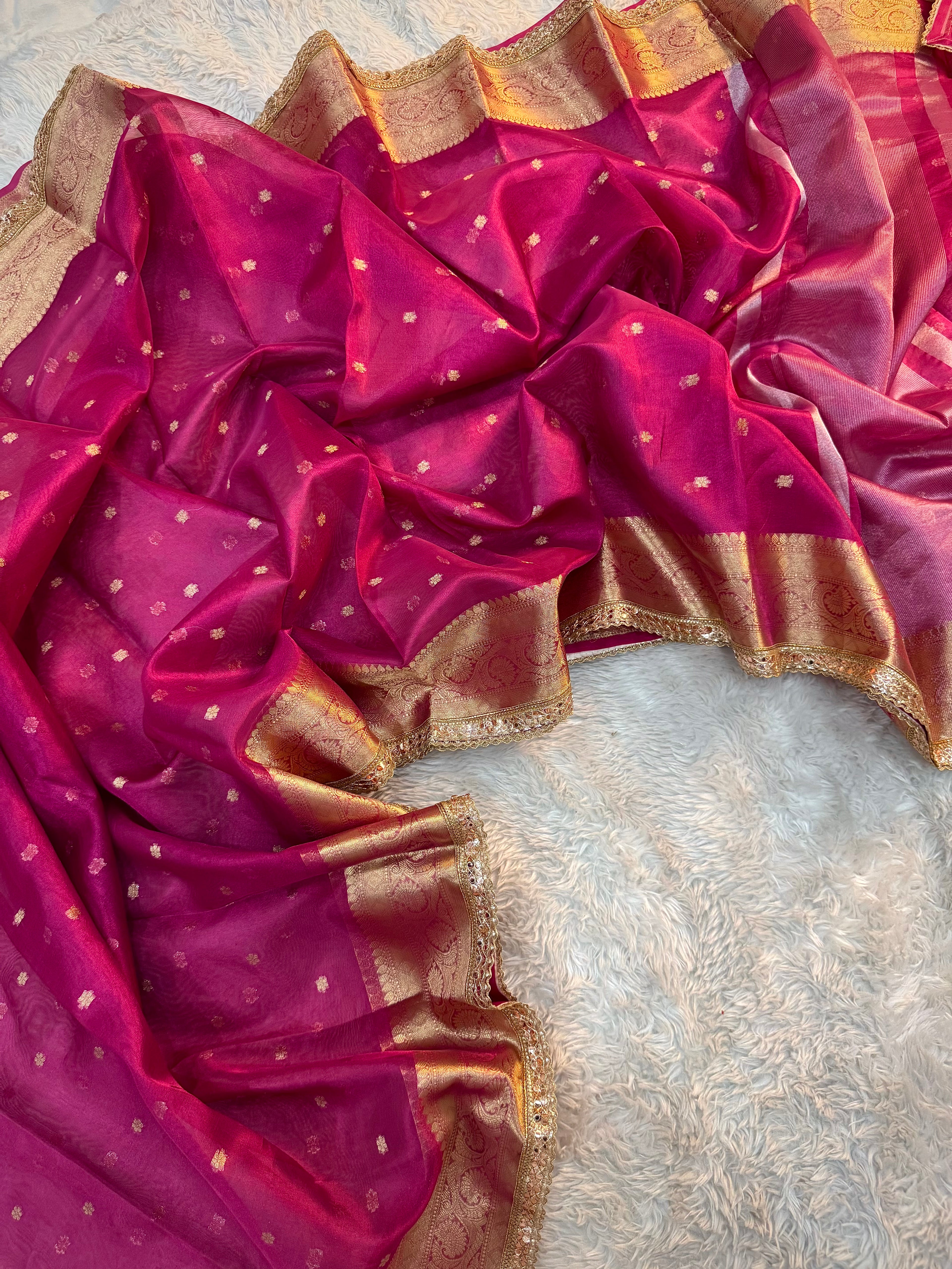 PREMIUM RASPBERRY PINK DESIGNER TISSUE SILK BOOTI SAREE WITH LACE ATTACHED