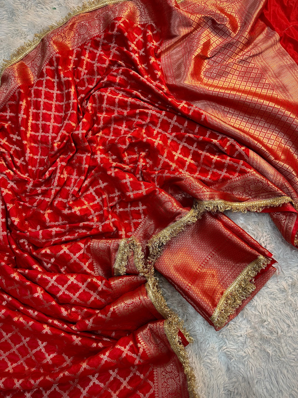 𑁍 करवा चौथ 𑁍 SPECIAL RED SHADE GEORGETTE KATAN SILK SAREE WITH LACE ATTACHED