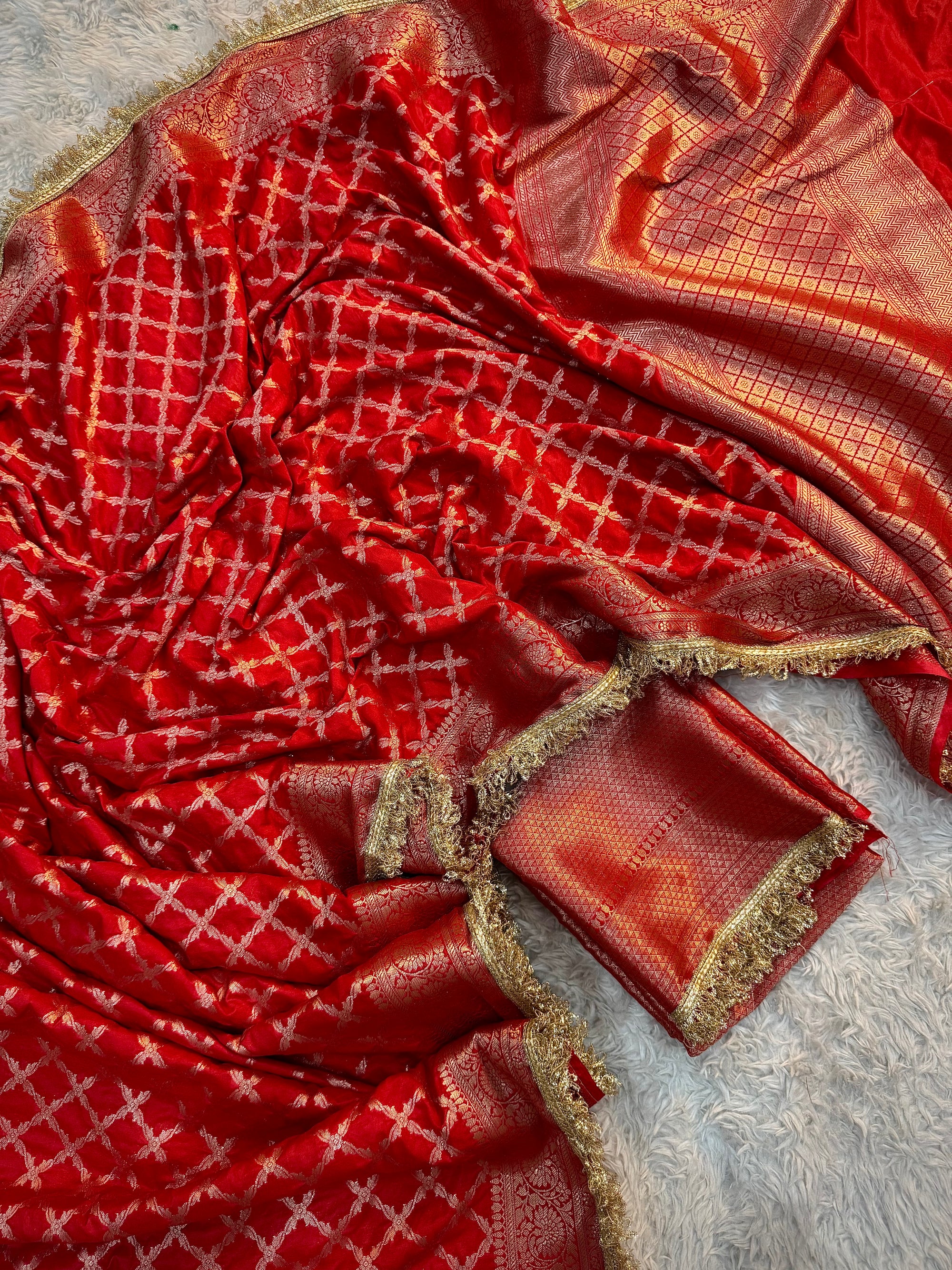 𑁍 करवा चौथ 𑁍 SPECIAL RED SHADE GEORGETTE KATAN SILK SAREE WITH LACE ATTACHED